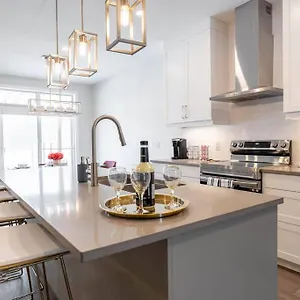 Luxury 3 Bdr Townhouse /garage , Niagara Falls Canada