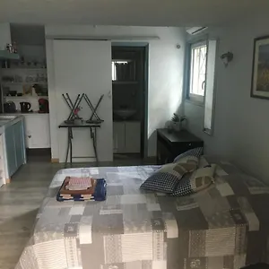 Studio Independant Climatise En Provence Saint Didier (Vaucluse)